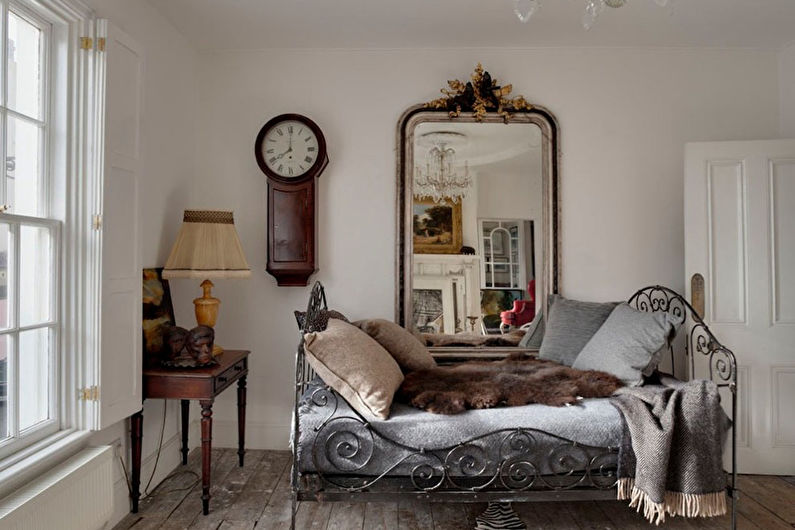 Спалня за интериорен дизайн в стила на изтъркан шик - снимка