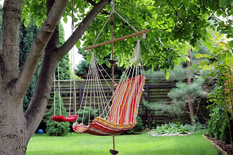 Swing for a summer residence - Balançoire originale et son équipement