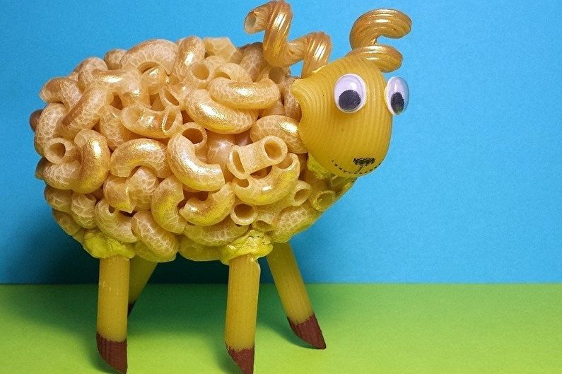 Kraf pasta DIY - gambar dan idea
