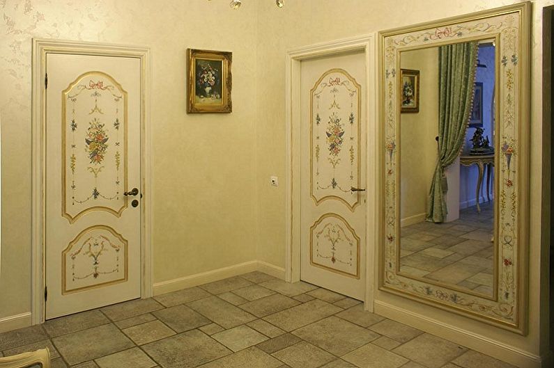 Bijela vrata u unutrašnjosti - ukras