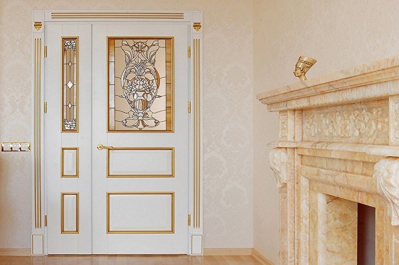 Skirtingų interjero stilių baltos durys - modernios