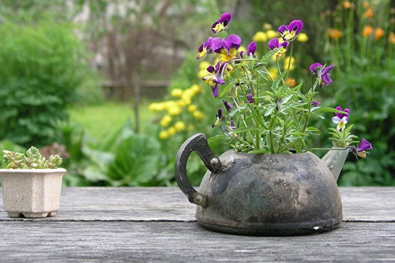 Pots de fleurs de rue à faire soi-même pour les fleurs des ustensiles de cuisine