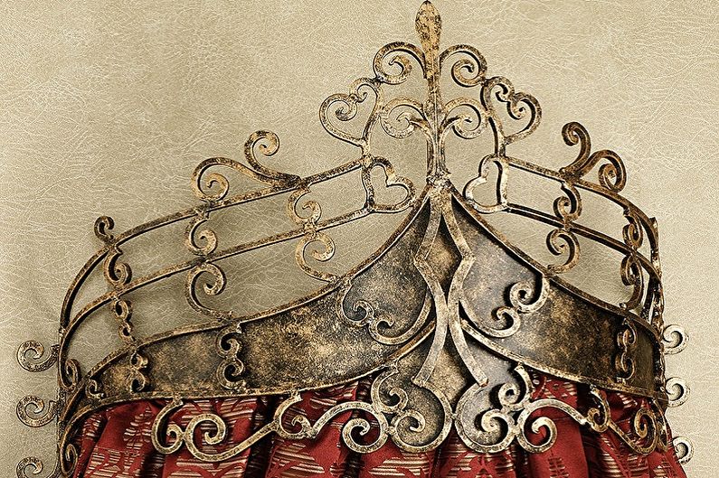 Tipuri de pat cu patru tip poster - baldachin în formă de coroană
