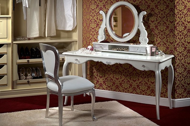 Toalettbord med spegel - utsikt