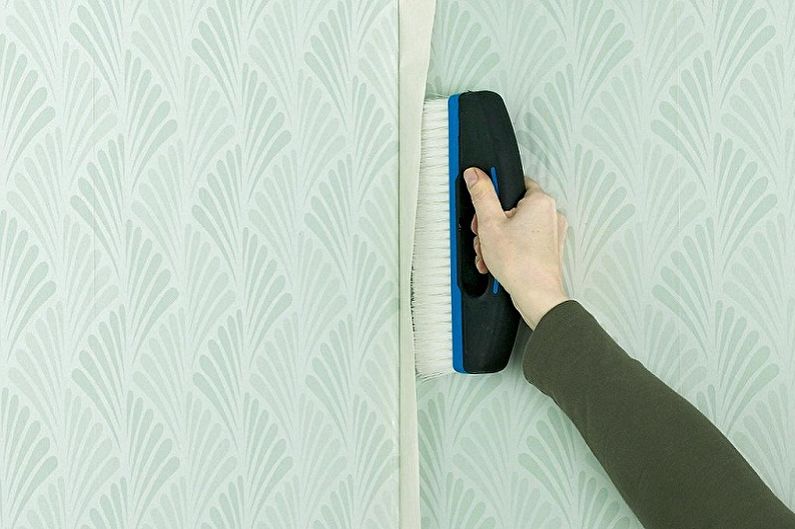Hiasan kertas dinding DIY, arahan langkah demi langkah - Lekatkan kertas dinding