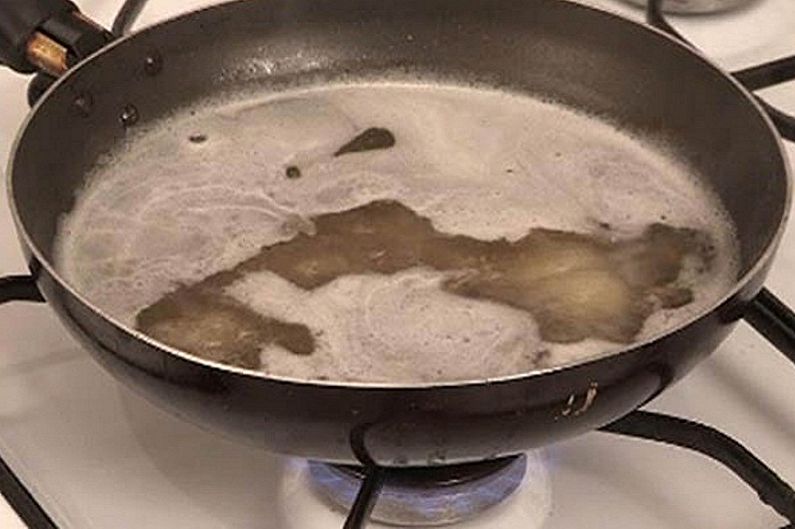 Hur man rengör Teflon Pan från Soda - Soda