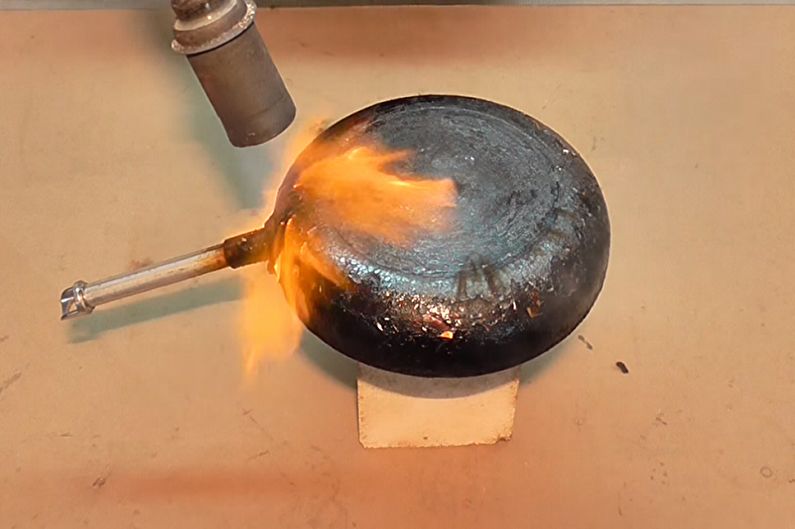 Come pulire la vaschetta del carbone - fiamma ossidrica