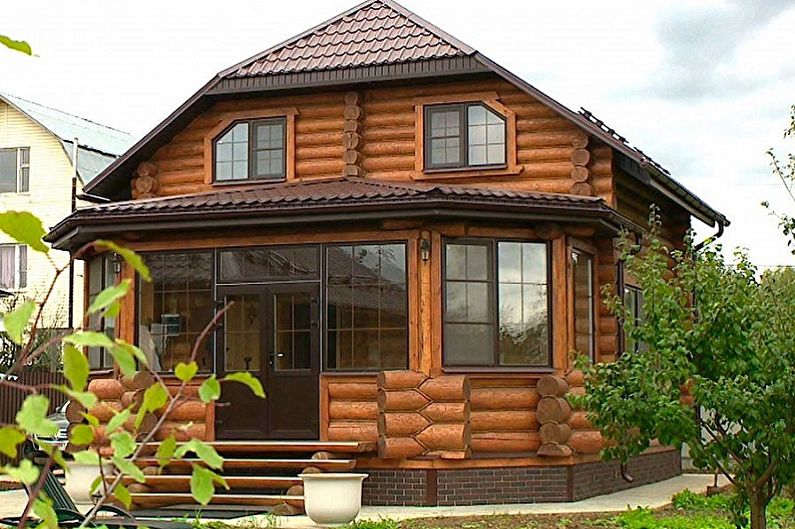 Projek moden rumah kayu balak - Rumah log dengan beranda
