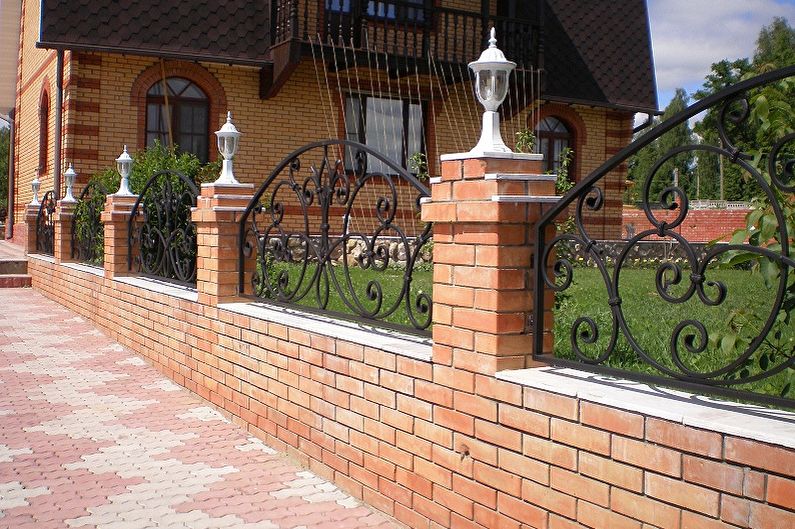 Forged Fence Design Ideas - Stone Gjerde med smidde mønstre