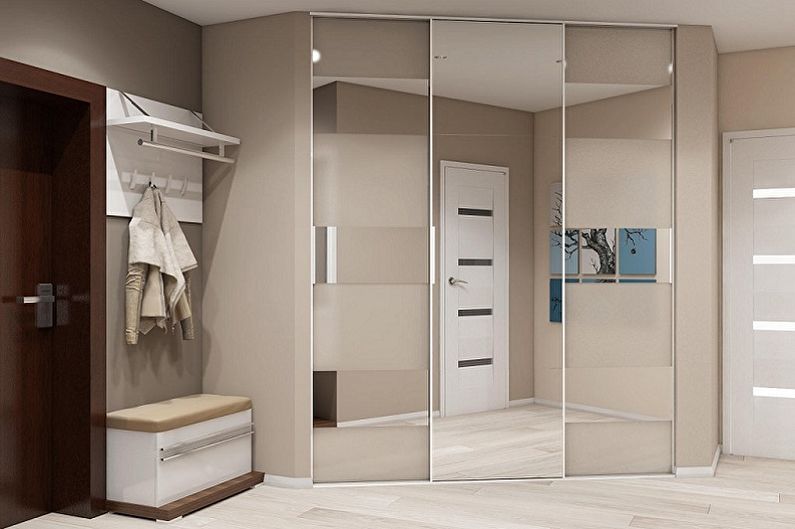 Sarok szekrény a folyosón minimalista stílusban.