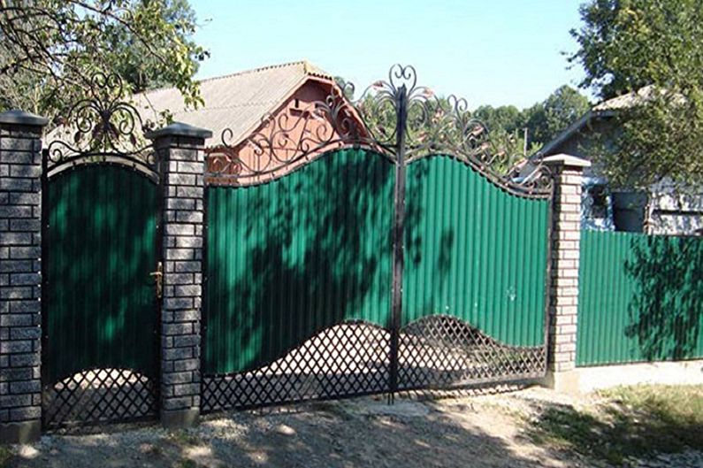 Porte og porte fra bølgepap - foto