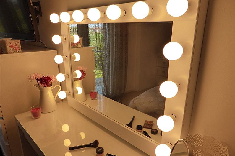 Miroir de maquillage avec ampoules - Caractéristiques et avantages