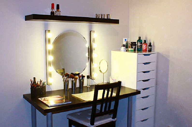 Typy make-up zrkadiel s žiarovkami - Možnosti umiestnenia a typy žiaroviek