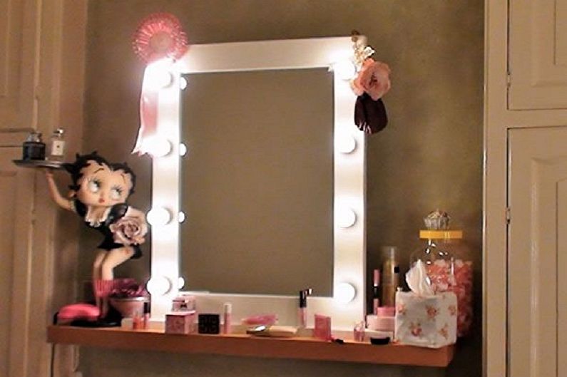 Make-up mirror with bulbs - photo