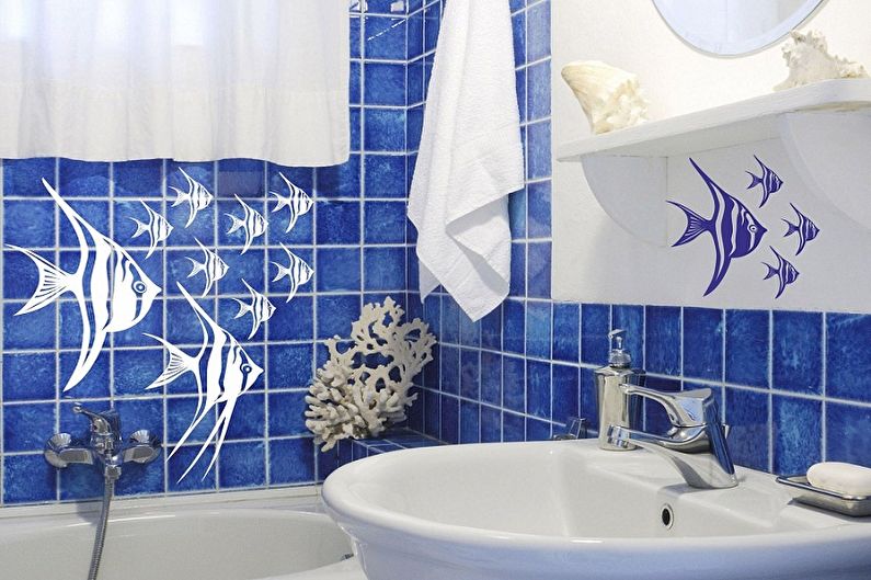 Vannas istabas dizains 2 kv.m. - Apgaismojums un dekors