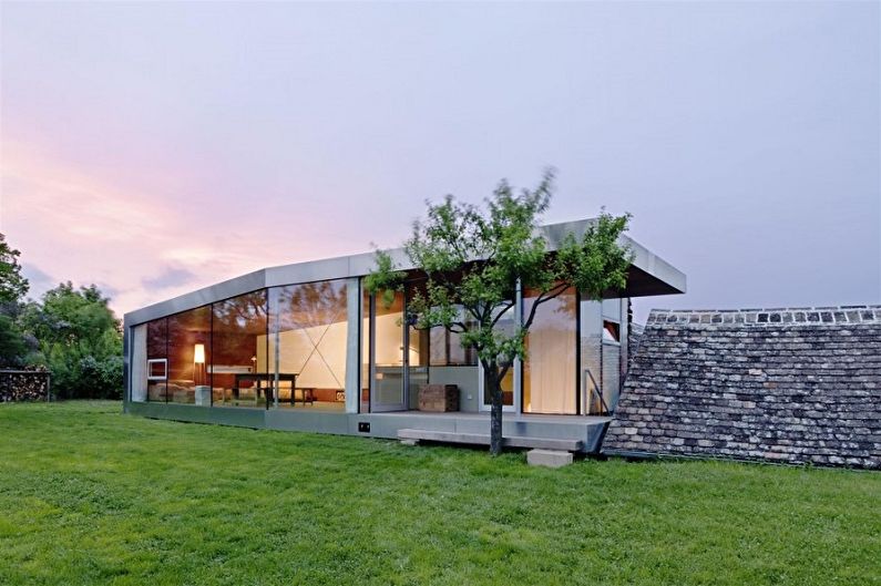 Moderné projekty jednopodlažných domov - Jednoposchodový dom s panoramatickými oknami