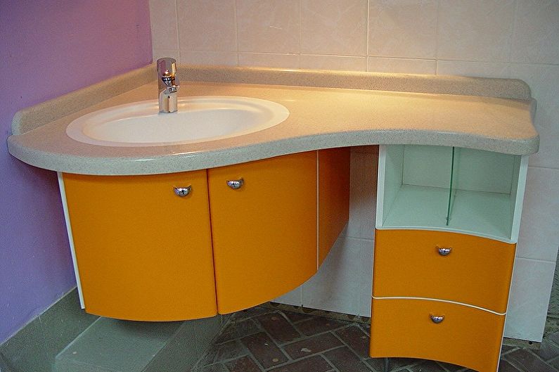 Spintelių tipai po kriaukle vonios kambaryje - kampinė spintelė po kriaukle