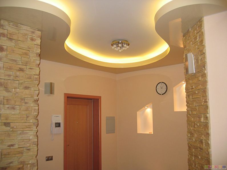 Дизайн на таван от гипсокартон във входното антре