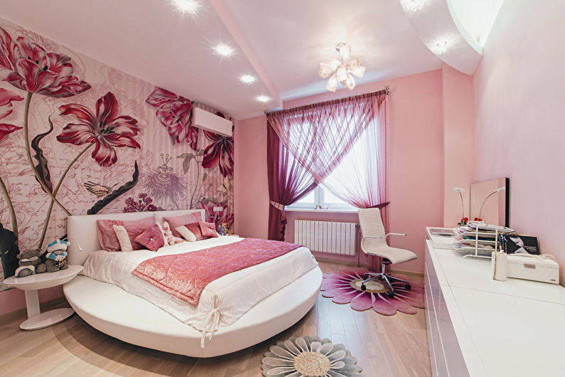 Rožiniai tapetai mergaičių miegamajam