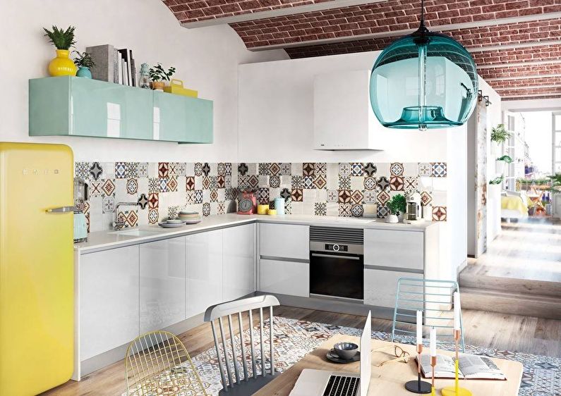 Cozinha de estilo escandinavo com azulejos de retalhos - design de interiores