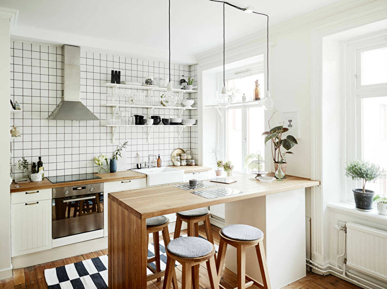 Бела кухиња скандинавског стила са шанком за доручак - дизајн ентеријера