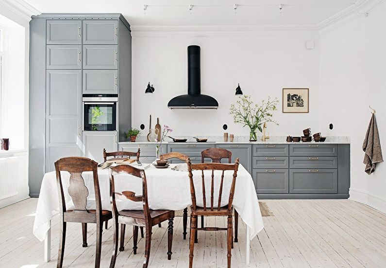 Skandinaviško stiliaus virtuvės dizainas - pilkas virtuvės komplektas