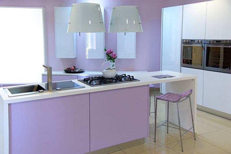 Lilla farve i det indre af køkkenet - Designfoto