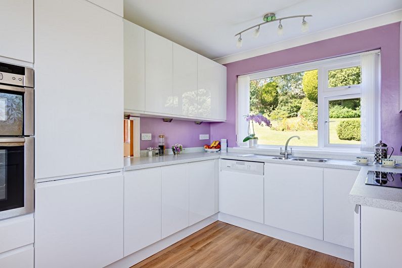 Liliowy kolor we wnętrzu kuchni - Zdjęcie projektowe