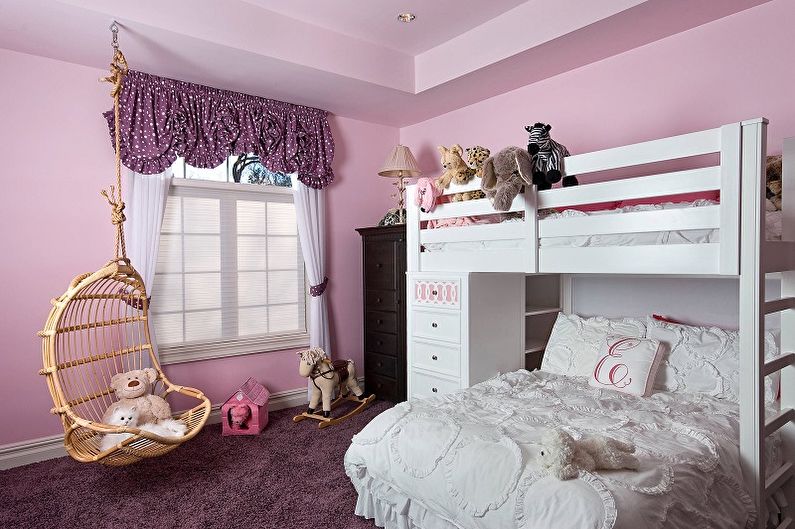 Kolor liliowy we wnętrzu pokoju dziecięcego - Zdjęcie projektowe