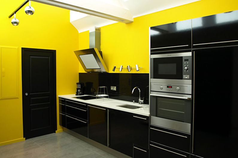 Cocina amarilla de 20 m2. - Diseño de interiores
