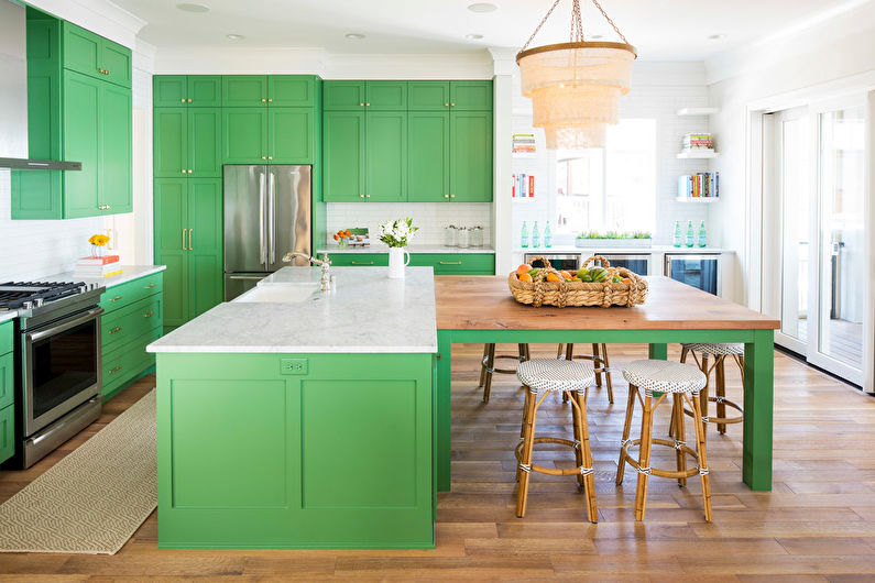 Žalioji virtuvė 20 kv.m. - Interjero dizainas