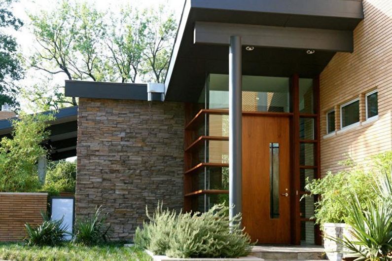 Decor de verandă cu copertină pentru o casă privată - fotografie