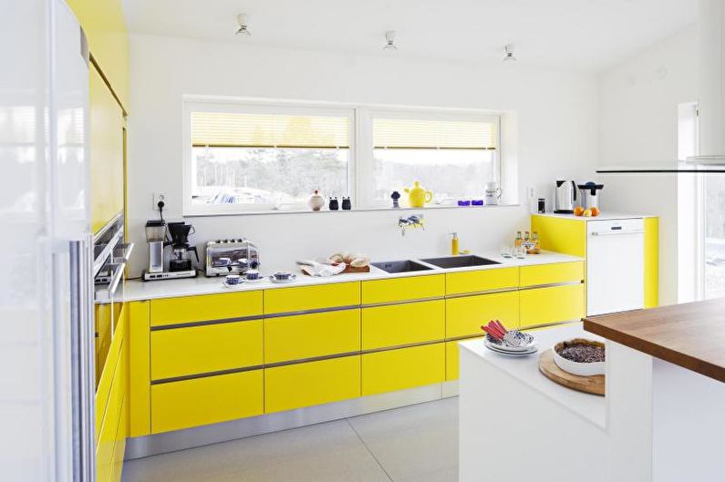 Dzeltenā virtuve 14 kv.m. - Interjera dizains