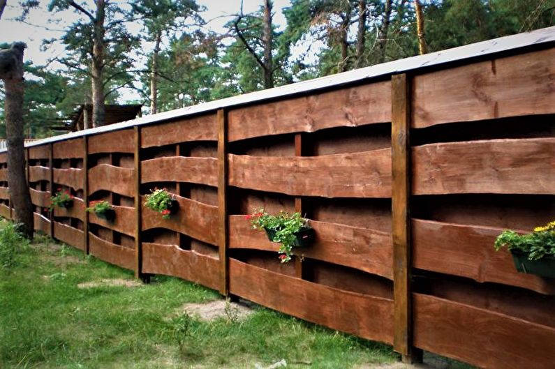 Drewniane ogrodzenia dla prywatnego domu - zdjęcie