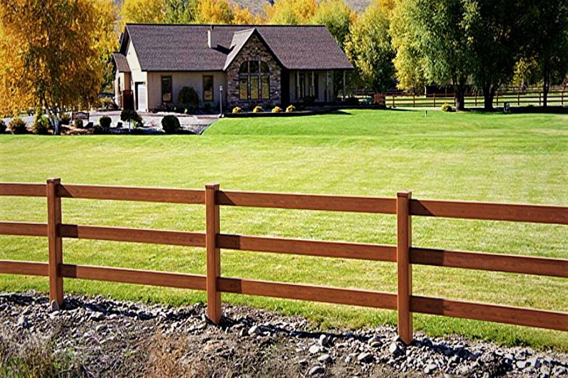 Дървени огради за частна къща - снимка