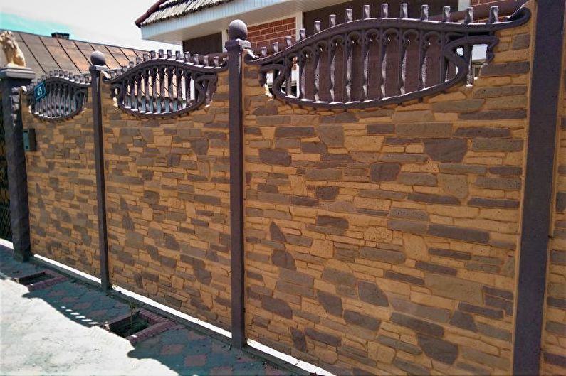 Železobetonový plot pro soukromý dům - foto