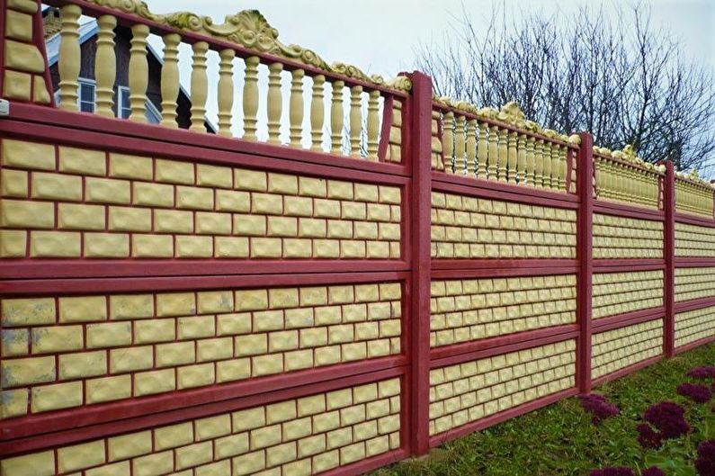 Reinforced concrete fence for a private house - photo