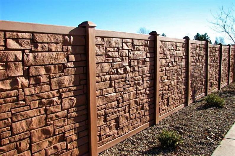 Armirano-betonska ograda za privatnu kuću - fotografija