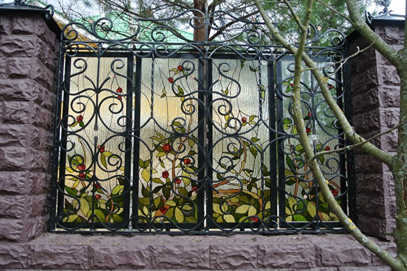 Dekor für einen Zaun für ein Privathaus - Foto