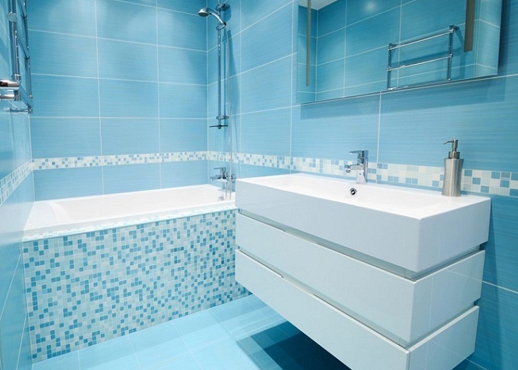Baño azul de 3 m2. - Diseño de interiores