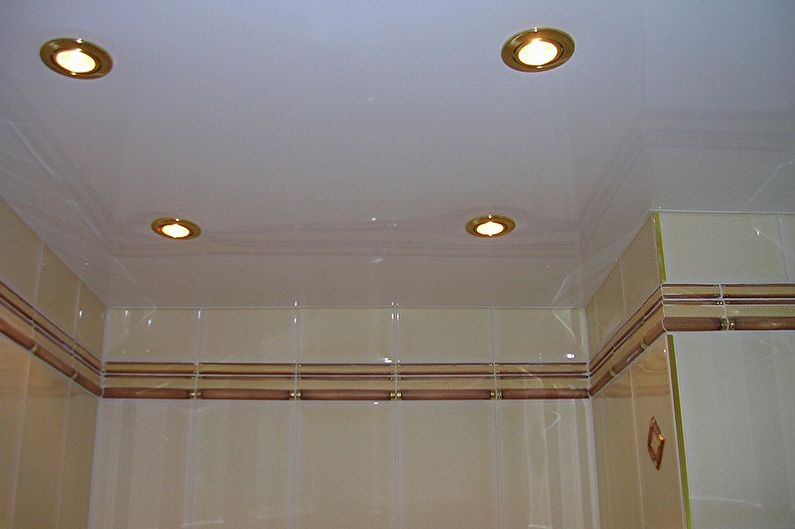تصميم المرحاض في خروتشوف - تشطيب السقف