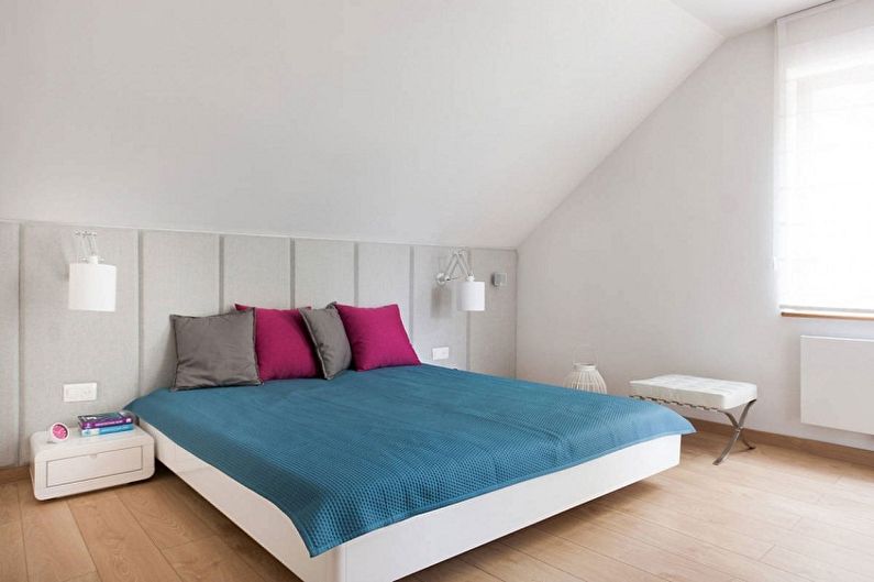 Minimālistiska mansarda guļamistaba - interjera dizains