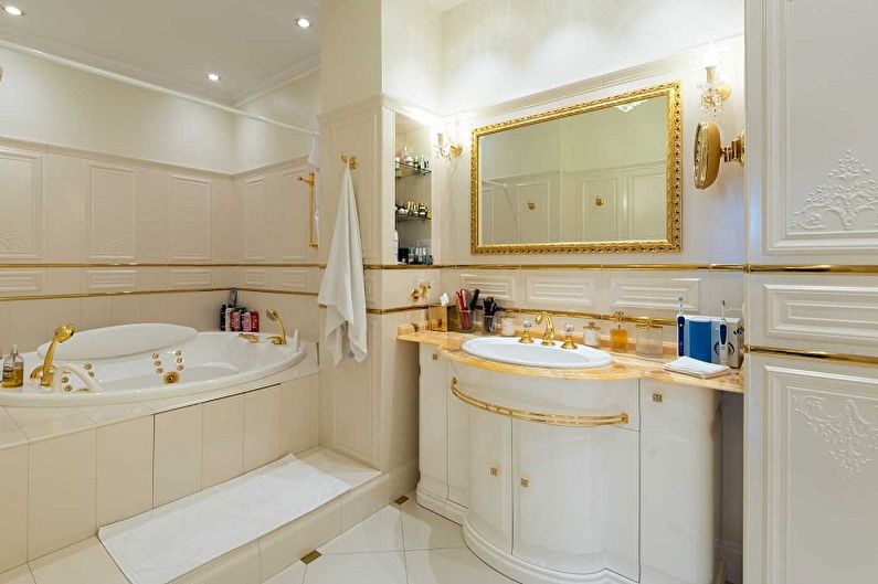 Vonios kambarys 5 kv.m. klasikiniu stiliumi - interjero dizainas
