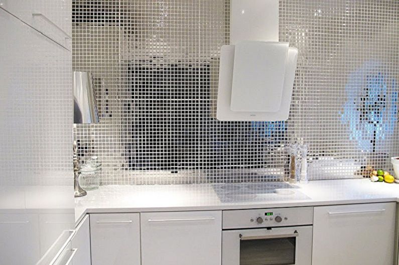 Mozaīkas virtuves priekšauta dizaina idejas - stikla un spoguļa mozaīka