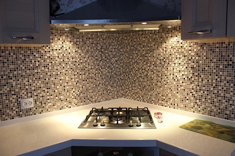 Кухињска прегача од мозаика - фото