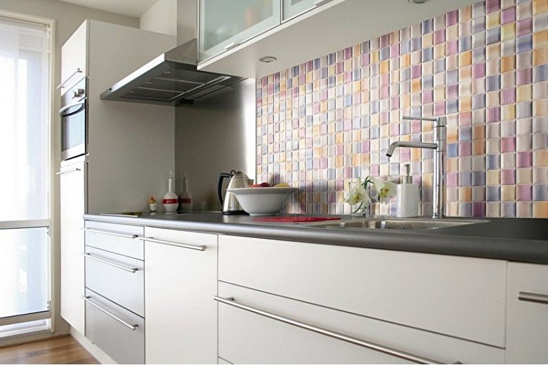 Mozaikos virtuvės prijuostė - nuotrauka