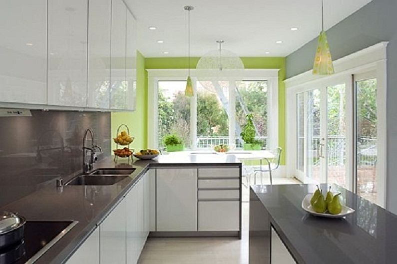 Biela a zelená kuchyňa - kombinácia so sivou farbou