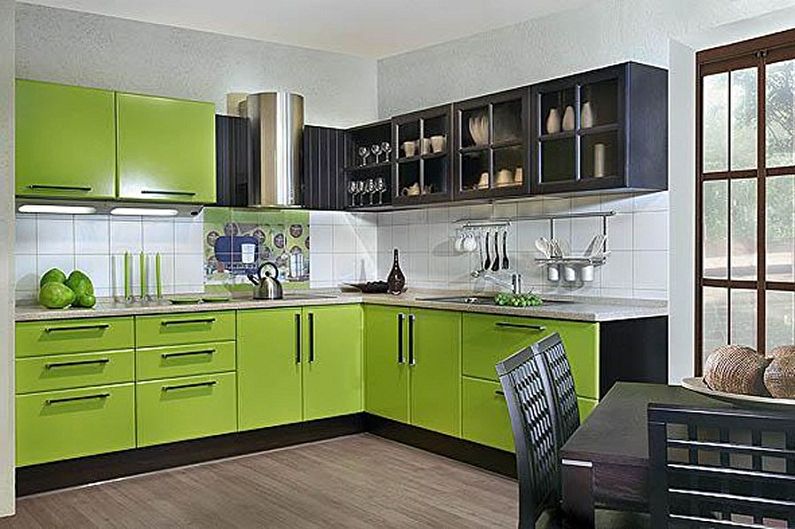 Vitt och grönt kök - kombination med svart