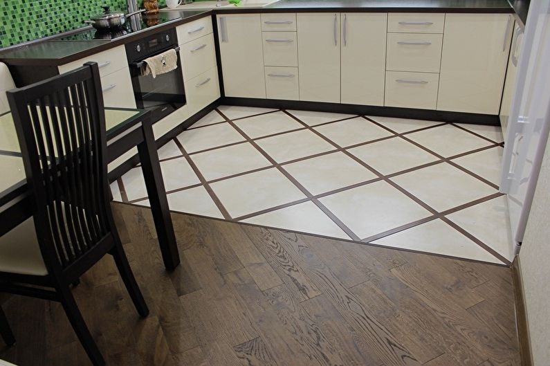 Baltos ir žalios virtuvės dizainas - grindų apdaila