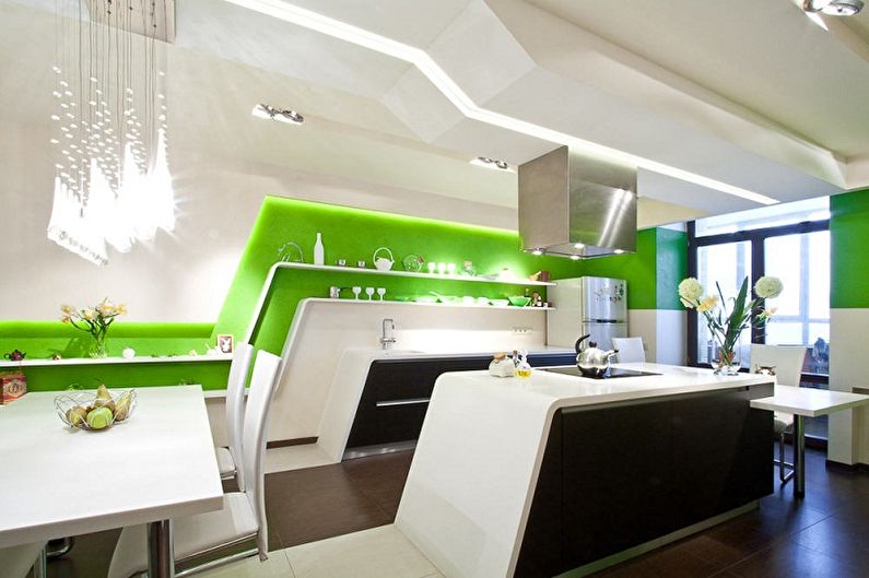 Интериорен дизайн на бяло-зелена кухня - снимка